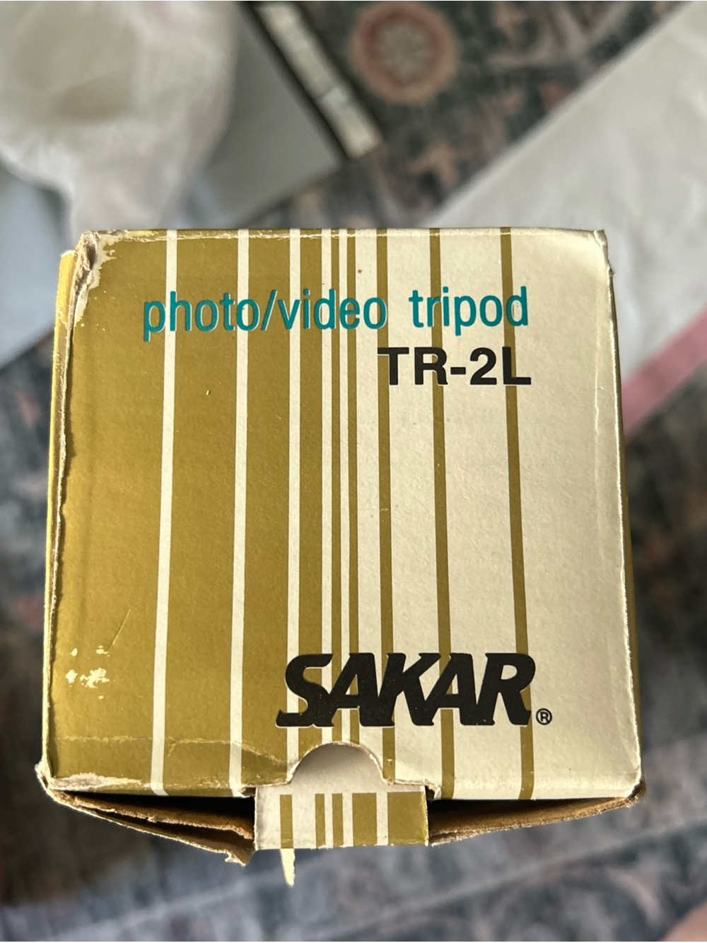 The Sak TR-2L Photo/Video Tripod — Gold and White